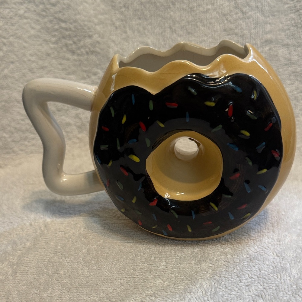 Novelty Donut Ceramic Coffee Mug  Chocolate Frosting Design with Sprinkles OS